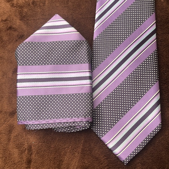 Alexander Julian Tie and pocket Square - Picture 2 of 8